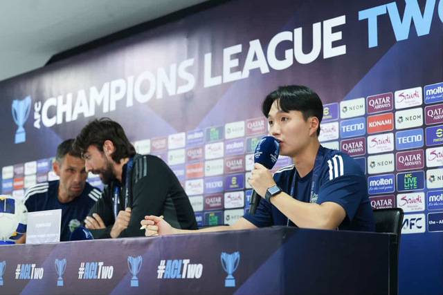 (맨 오른쪽) 표석환 통역사. 본인 제공