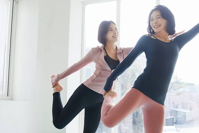 기초 체력을 다지고 유연성을 늘리는 데는 요가만 한 운동이 없다. [사진= 게티이미지뱅크]
