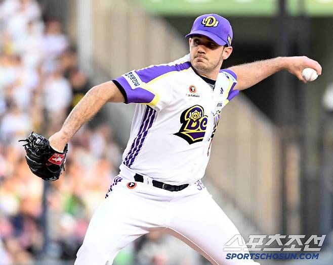 7일 잠실야구장에서 열린 LG와 두산의 경기, 두산 선발투수 잭로그가 역투하고 있다. 잠실=허상욱 기자wook@sportschosun.com/2025.05.07/