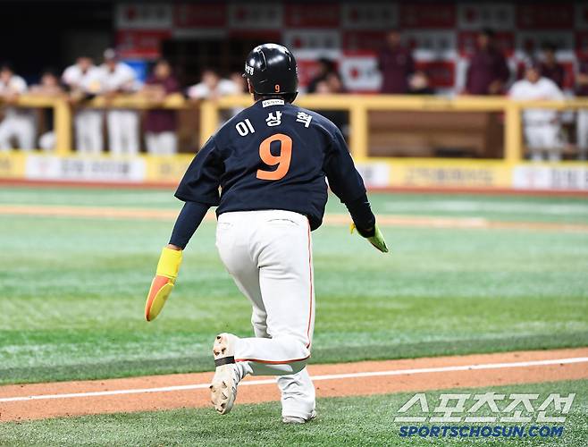 9일 서울 고척스카이돔에서 열린 한화-키움전. 7회초 1사 1루 최재훈의 안타 때 주루미스로 득점에 실패한 대주자 이상혁이 3루에 머물러 있다. 고척=정재근 기자 cjg@sportschosun.com/2025.5.9/