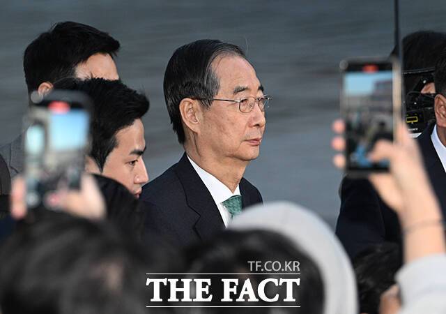 더불어민주당이 국민의힘 대선 후보로 등록한 한덕수 전 국무총리를 향해, 인천 남동구 임야의 도시자연공원구역 해제 과정에서 특혜가 있었던 것 아니냐는 의혹을 제기하며 공식 입장 표명을 요구했다. /박헌우 기자