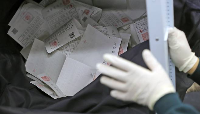 2022년 3월 9일 대선 투표가 끝난 뒤 서울시 중구구민회관에 설치된 개표소 현장. 대선 투표율은 통상 80% 안팎으로 높으며 개표 시간도 오래 걸린다. /뉴스1