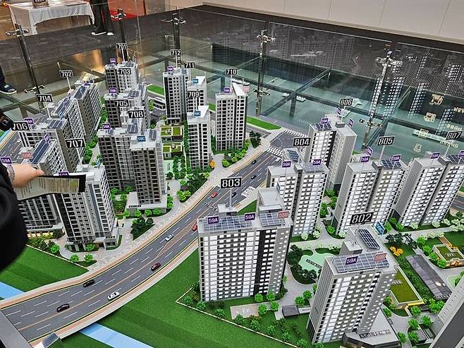 지난 9일 인천 서구 청라동에선 3기 신도시 부천대장 A7·A8블록 본청약에 앞서 주택전시관이 문을 열었다.ⓒ데일리안 배수람 기자