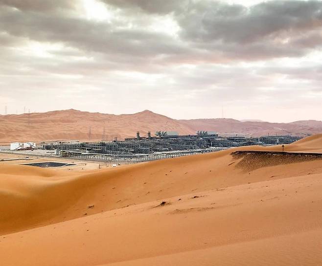 사우디아라비아 남동부 사막 한가운데에 있는 샤이바 유전의 아람코 생산시설 모습. 아람코 제공