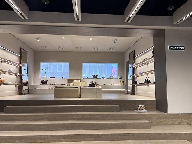 9일 새 단장한 자라 명동  눈스퀘어 플래그십스토어. 황소영 기자 fangso@donga.com