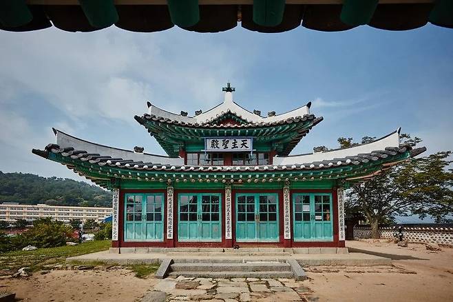 한옥과 서양 건축구조가 만나 탄생한 성당