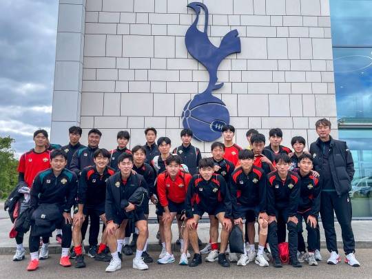 EPL 토트넘에서 연수 중인 강원FC U-18 선수들. 사진[연합뉴스]