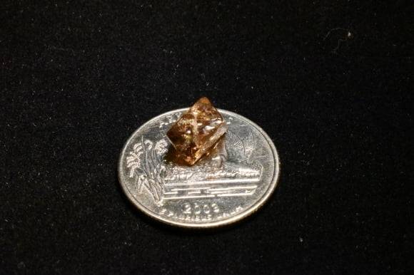 미국의 한 아마추어가 주립공원서 산책하다가 발견한 다이아몬드. [사진 출처 = 아칸소 다이아몬드 분화구 주립공원 홈페이지 캡처]