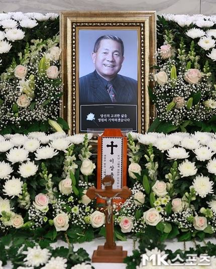 방송인 고(故) 이상용의 빈소가 10일 서울 서초구 가톨릭대 서울성모병원 장례식장 31호실에 마련됐다 .사진=사진공동취재단