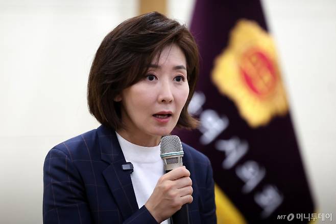 나경원 제21대 대통령 선거 국민의힘 경선 후보가 지난달 21일 대구 중구 대구시의회 회의장에서 기자들과 간담회를 갖고 있다./사진=뉴시스