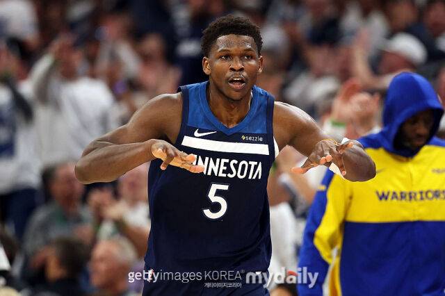 경기를 승리로 이끈 미네소타 팀버울브스의 앤서니 에드워즈. /게티이미지코리아
