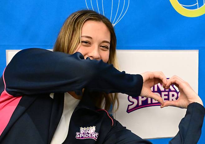 [서울=뉴시스] 레베카 라셈(미국)이 9일(현지 시간) 튀르키예 이스탄불의 월드엘리트호텔에서 열린 2025 V-리그 여자부 외국인 선수 드래프트에서 전체 7순위로 흥국생명의 선택을 받았다. (사진=KOVO 제공) 2025.05.10. *재판매 및 DB 금지