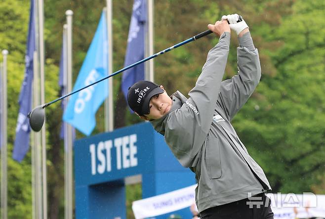 [고양=뉴시스] 전진환 기자 = 아람코 코리아 챔피언십 1라운드 경기가 열린 지난 9일 경기도 고양시 뉴코리아 컨트리클럽에서 박성현이 1번홀 티샷을 하고 있다. 2025.05.09.  amin2@newsis.com