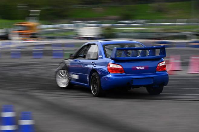 짐카나 택시는 말 그대로 '모두의 이목'을 집중시켰다. 사진 김학수 기자