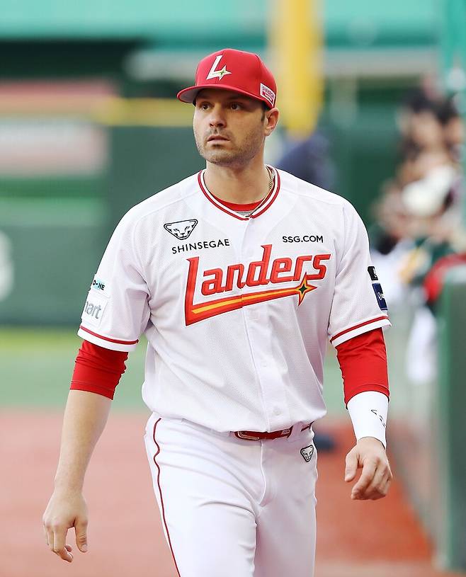 ▲ 아직은 자신의 능력을 100% 보여주지 못하고 있는 라이언 맥브룸 ⓒSSG랜더스