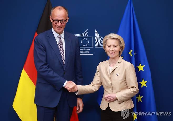 독일 총리와 EU 집행위원장 [EPA=연합뉴스. 재판매 및 DB 금지]