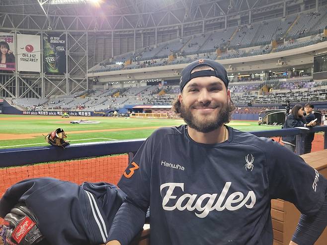 9일 고척 키움전을 앞두고 인터뷰한 한화 폰세 [촬영 유지호]