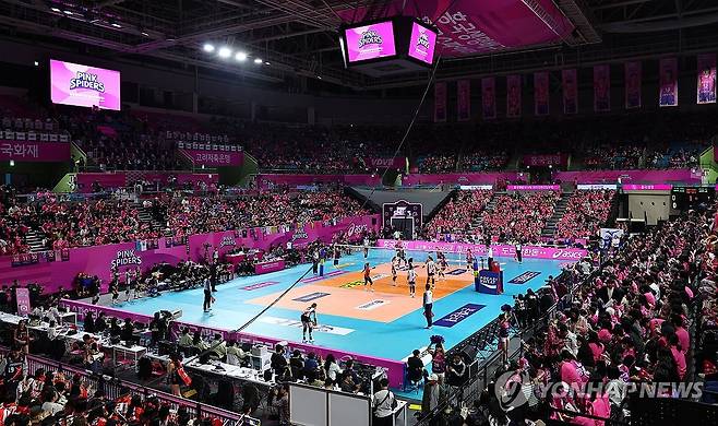 만원 관중 이룬 인천 삼산월드체육관 [연합뉴스 자료] 사진]