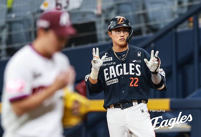 10일 키움 전에서 1루 출루 후 기뻐하는 한화 채은성 [한화 이글스 제공. 재판매 및 DB 금지]