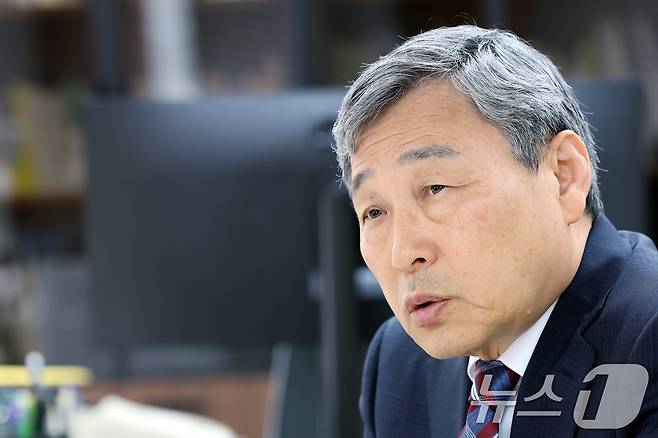 정근식 서울시교육감이 8일 서울 종로구 서울시교육청 집무실에서 뉴스1과 인터뷰를 하고 있다. 2025.5.8/뉴스1 ⓒ News1 이동해 기자