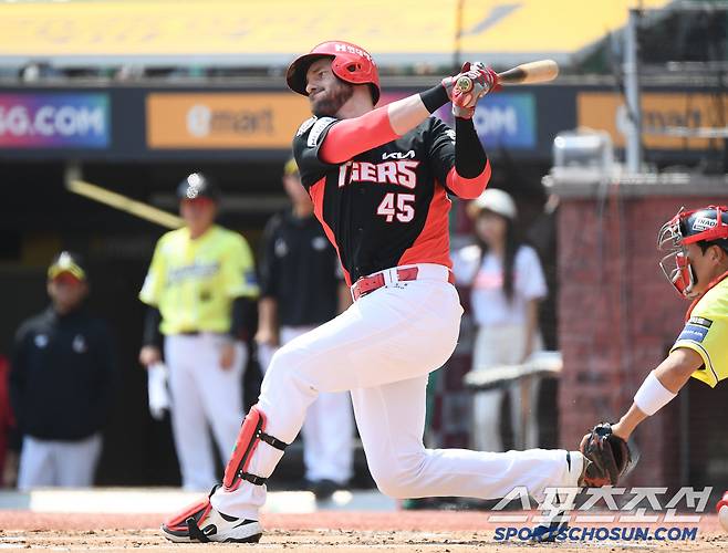 11일 인천 SSG랜더스필드에서 열린 시범경기 KIA-SSG전. 3회초 1사 1루에서 타격하는 위즈덤. 인천=정재근 기자 cjg@sportschosun.com/2025.5.11/