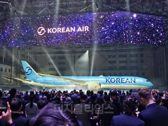 대한항공의 신규 CI 적용 항공기. 양호연 기자
