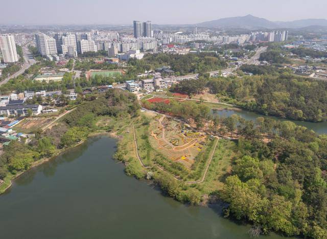 전북 익산시 신흥저수지 둘레길. 익산시 제공