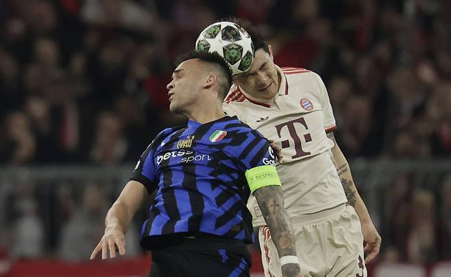 김민재와 라우타로 마르티네스의 공중볼 경합 장면. 사진=EPA 연합뉴스