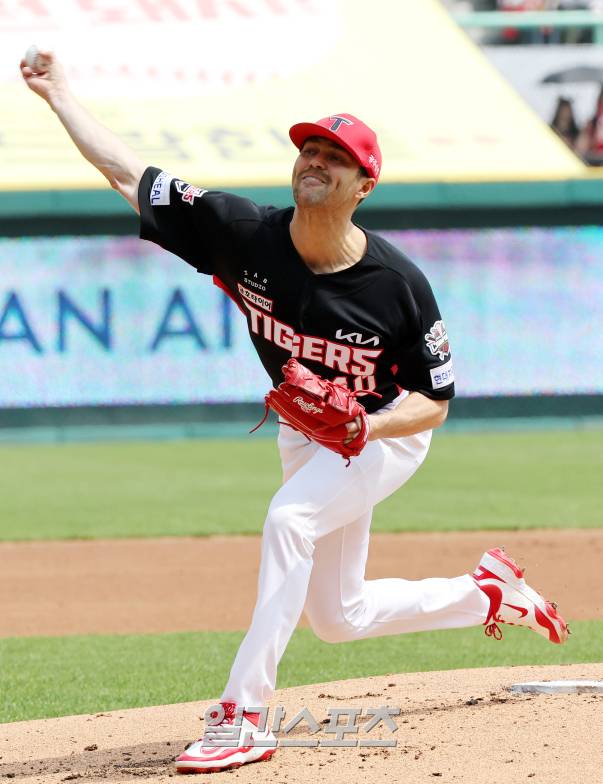 2025 KBO리그 프로야구 SSG랜더스와 KIA타이거즈의 더블헤더 1차전 경기가 11일 오후 인천SSG랜더스필드에서 열렸다. KIA선발 네일이 등판해 피칭을 하고 있다. 인천=김민규 기자/2025.05.11/