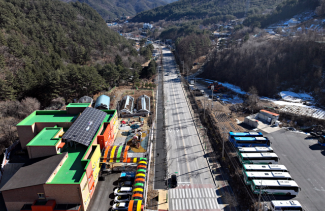 ▲ 강원 태백시가 절골에서 오투리조트를 거쳐 서학골을 잇는 폭 4m, 길이 13km에 달하는 아스콘 포장 산책로를 조성하고 있어 지역주민과 관광객들에게 건강·힐링 산책코스로 인기를 끌 것으로 전망된다.