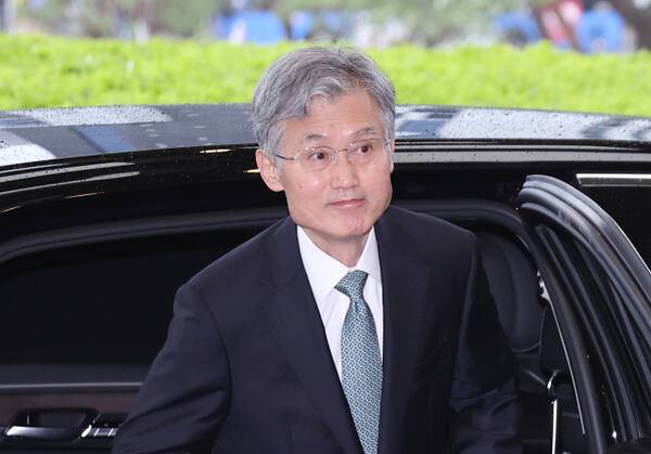 조희대 대법원장이 9일 서울 서초구 대법원으로 출근하고 있다. 연합뉴스