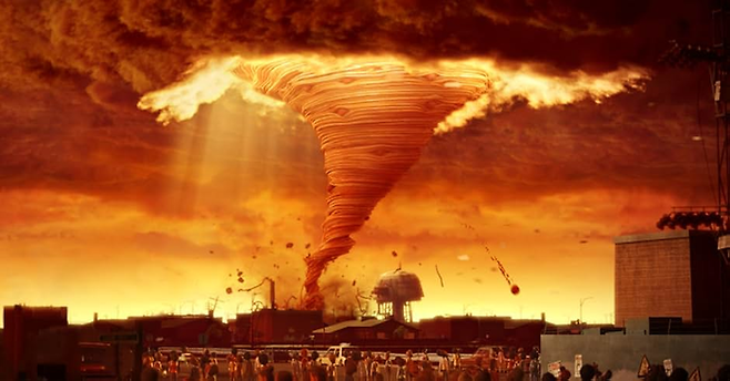 ‘하늘에서 음식이 내린다면’ 속에서 스파게티 허리케인이 도시를 휩쓰는 장면. 사람이 크게 다칠 만한 대재앙이지만 애니메이션에선 받아들일 만하게 표현된다. 전체관람가 애니메이션의 주인공들은 검붉은 피를 토하지 않는다. [IMDb]