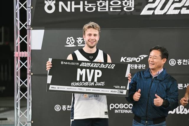 MVP에 선정된 노르버트 텔슨은 우승 후 “홍천 챌린저가 끝난 후 곧바로 이번 대회를 치렀기에 조금 피곤했다. 그래도 우승까지 하게 돼 정말 굉장하다고 생각한다”고 이야기했다. 사진=KXO 제공