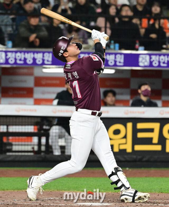 2025년 4월 11일 오후 대전 한화생명 볼파크에서 진행된 '2025 신한 SOL뱅크 KBO 리그' 키움 히어로즈와 한화 이글스의 경기.키움 장재영이 5회초 파울을 치고 있다./마이데일리