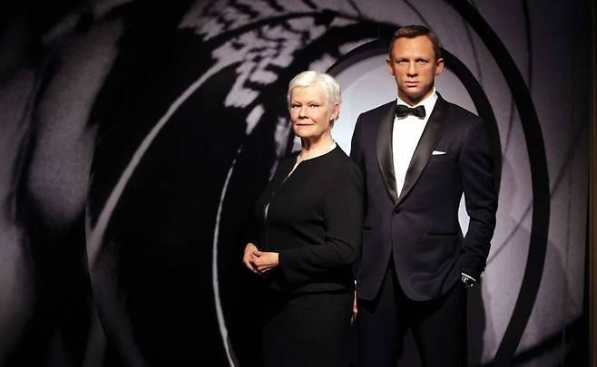 영화 ‘007’ 시리즈에서 배우 주디 덴치(왼쪽)가 맡은 MI6 국장 ‘M’ [게티이미지]