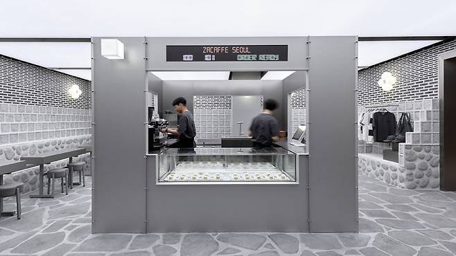 [서울=뉴시스] 서울 명동에 위치한 자라 눈스퀘어점 내부 자카페 모습 (사진= 자라 제공) *재판매 및 DB 금지