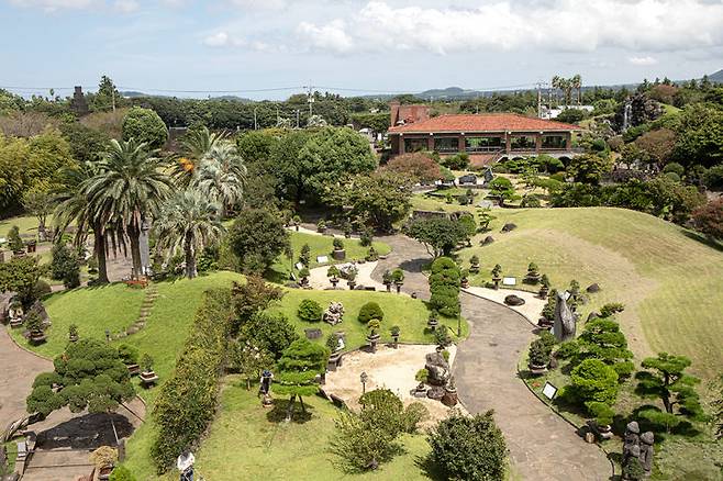 [제주=뉴시스] 제주시 한경면 저지리에 분재를 테마로 조성한 생각하는 정원. (사진=생각하는 정원 제공) photo@newsis.com *재판매 및 DB 금지