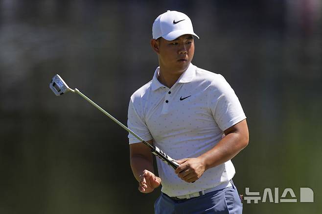 [오거스타=AP/뉴시스] 김주형이 10일(현지 시간) 미 조지아주 오거스타 내셔널 골프클럽에서 열린 제89회 마스터스 토너먼트 첫날 16번 홀에서 버디를 놓치며 아쉬워하고 있다. 김주형은 2오버파 73타 공동 38위로 첫날을 마쳤다. 2025.04.11.