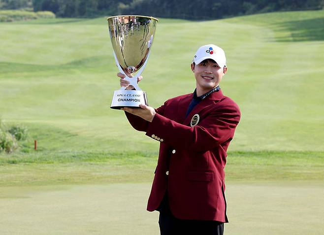 [서울=뉴시스] 한국프로골프(KPGA) 투어 유일의 변형 스테이블포드 방식 대회인 KPGA 클래식에서 우승한 배용준. (사진=KPGA 홈페이지 캡처) *재판매 및 DB 금지