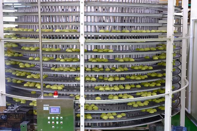 푸드코아의  빵 제조 라인