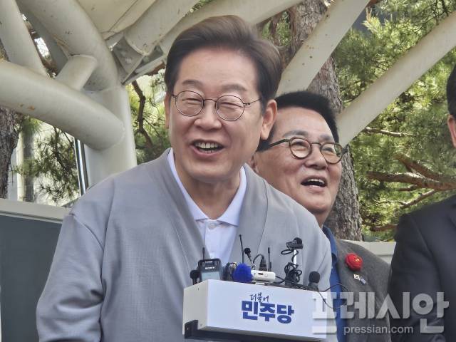 ▲11일 이재명 더불어민주당 대통령 후보가 전남 해남군 해남읍 군민광장에서 "6월 3일이 대한민국이 새로운 나라 문화·경제 강국 세계가 인정하는 민주주의 국가로 나아가는 그 첫 순간이 될 것"이라고 발언하고 있다.2025.05.11ⓒ프레시안(김보현)