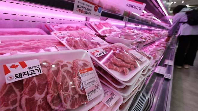 국내산 돼지고기 삼겹살 소비자가격이 3년 평균치인 평년 가격보다 7.9% 높다. 연합뉴스