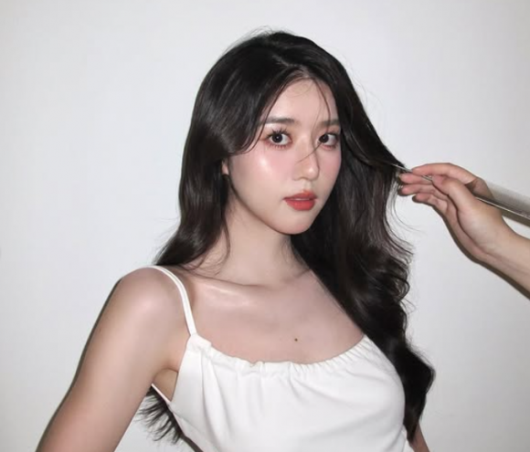 중국에서 활동 중인 싱가포르 출신 여배우 엘리너 리(25)가 최근 온라인상에 올라온 중국인 비하 음성의 당사자로 지목돼 논란에 직면한 가운데, “그런 말을 한 적 없다”며 사실이 아니라는 입장을 밝혔다. 인스타그램 캡처