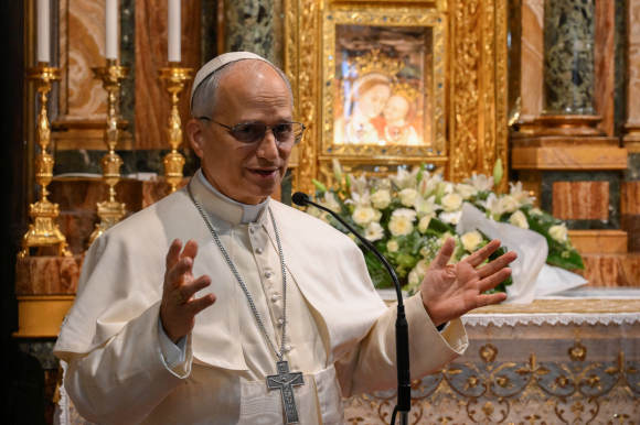 교황 레오 14세가 10일 로마의 성모 성소에 깜짝 방문했다. 로마 로이터 연합뉴스
