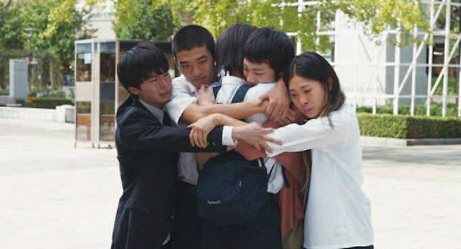 영화 《해피엔드》 스틸컷 ⓒ영화사 진진