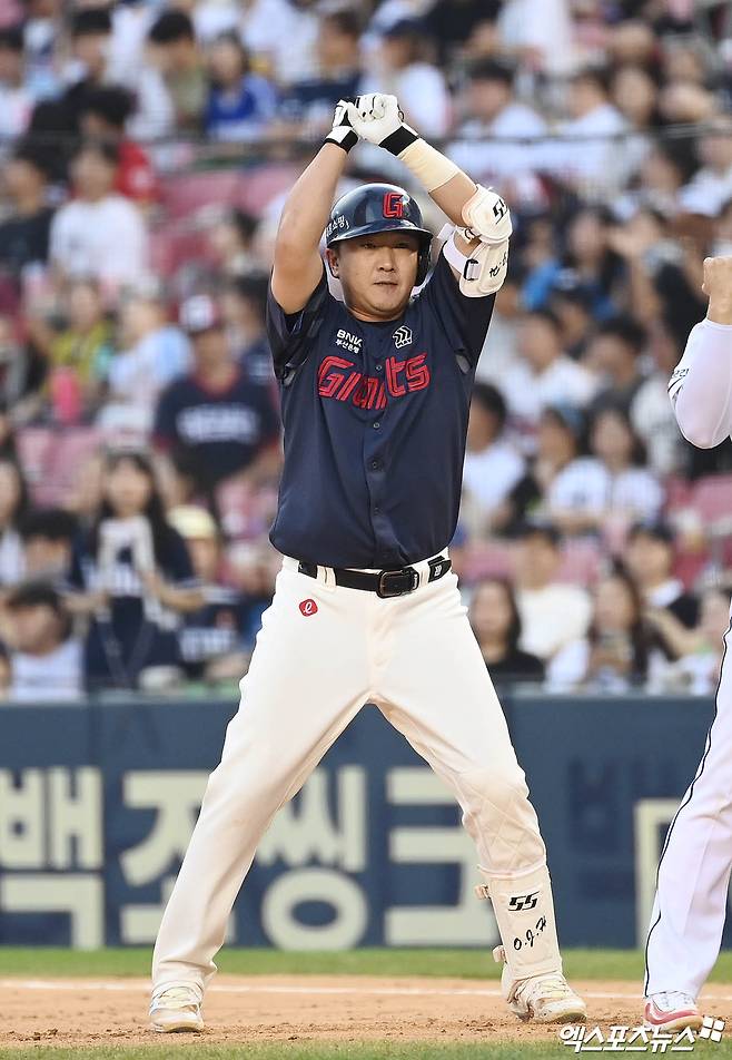 롯데 내야수 정훈은 11일 수원KT위즈파크에서 열릴 '2025 신한 SOL Bank KBO 리그' KT와 더블헤더 2경기에서 2번타자 1루수로 선발 출전할 예정이다. 엑스포츠뉴스 DB