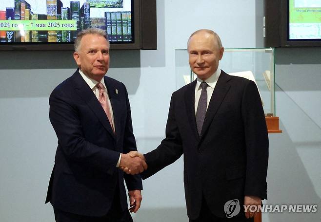 4월 11일(현지시간) 러시아 상트페테르부르크에서 만난 푸틴 대통령과 위트코프 특사 [스푸트니크 연합뉴스 자료사진. 재배포 및 DB 금지]