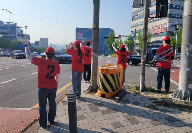 6월 3일 대통령 선거 공식 선거운동이 시작된 12일 오전 7시 30분 대덕구 중리 네거리에서 국민의 힘이 출근길 인사에 나섰다. (사진= 전석광 대전 대덕구의장 페이스북)