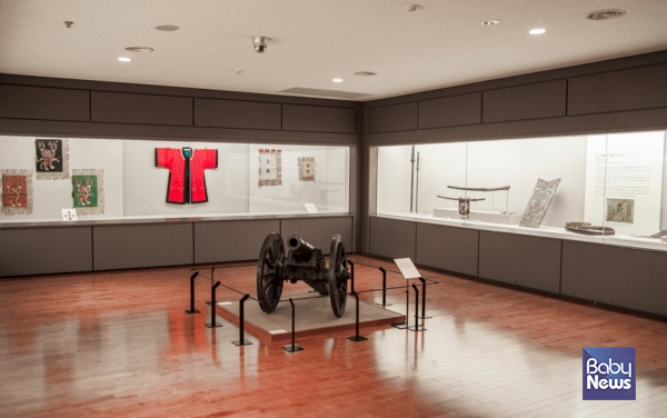 국가유산청 국립고궁박물관(관장 정용재, 이하 '박물관')은 가정의 달을 맞아 오는 15일부터 19일까지 박물관과 야외 은행나무 일대(서울 종로구)에서 남녀노소 즐길 수 있는 문화행사 '왕실탐정단: 사라진 어보를 찾아라'를 개최한다. ⓒ베이비뉴스