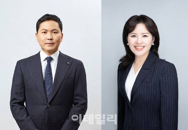 (왼쪽부터)윤상현 콜마그룹 부회장, 윤여원 콜마비앤에이치 대표이사.(사진=콜마홀딩스)